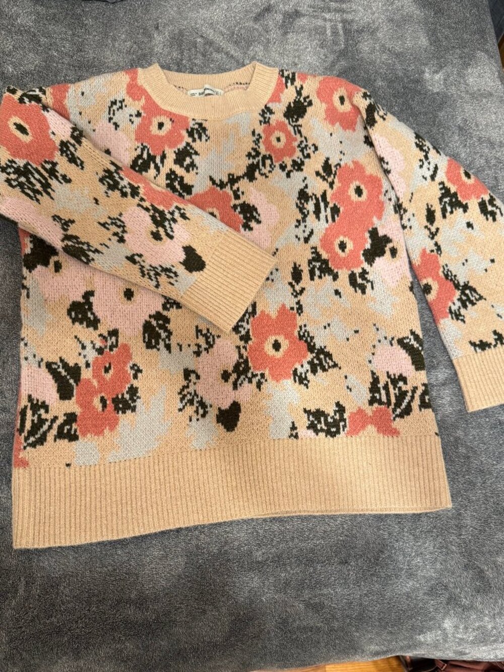 BBWM Woman Floral Intarsia Knit Sweater Peach Crewneck Size L Oversized